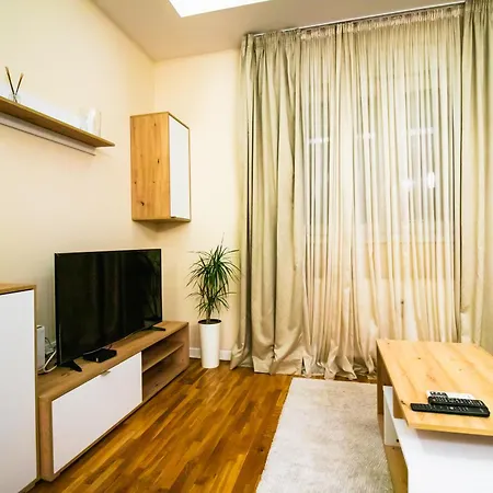 Angelina Lux With Garage شقة بلغراد