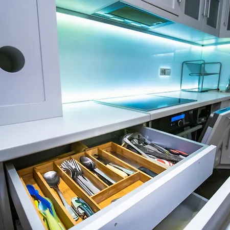 Angelina Lux With Garage *