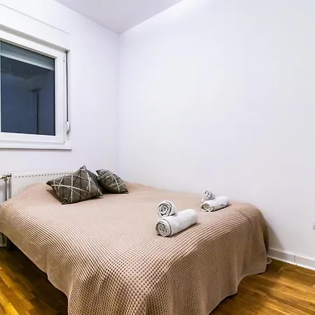 Angelina Lux With Garage