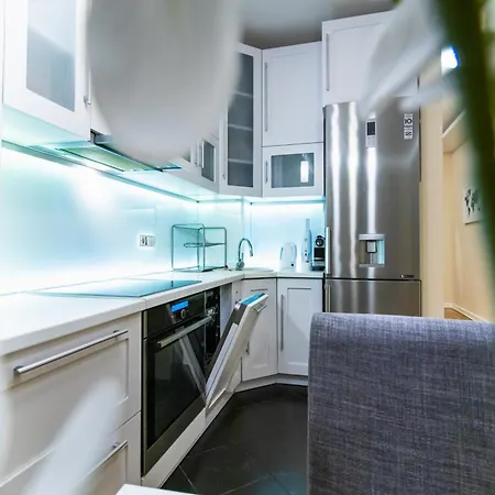 Angelina Lux With Garage *